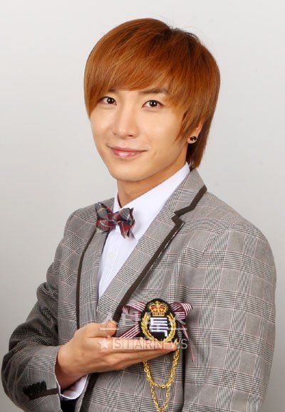 อันดับ 5 ลีทึก (Lee Teuk) จากวง Super Ju