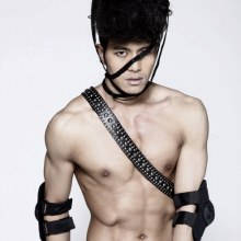 อีมุมหนึ่งของนายแบบ จีน  LI XIAOBING