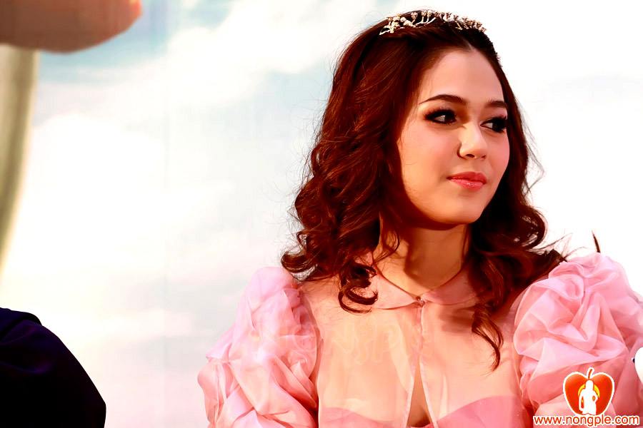 ใครว่าชมพู่ สวยเหมือนเจ้าหญิงบ้าง