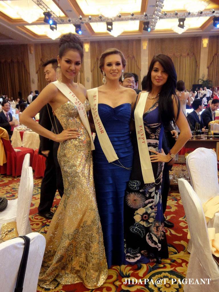 ดิฉันชื่อ " หนูสิ...สิริรัตน เรืองศรี " จะเป็น MISS WORLD คนแรกของประเทศไทยให้ได้ค่ะ