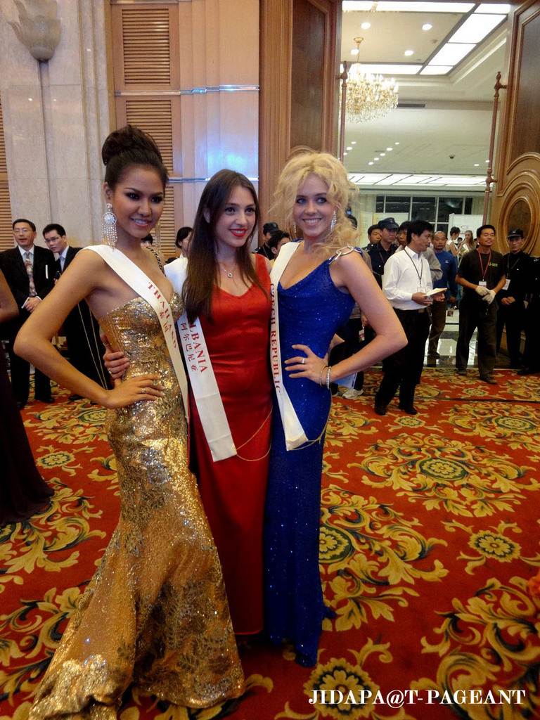 ดิฉันชื่อ " หนูสิ...สิริรัตน เรืองศรี " จะเป็น MISS WORLD คนแรกของประเทศไทยให้ได้ค่ะ