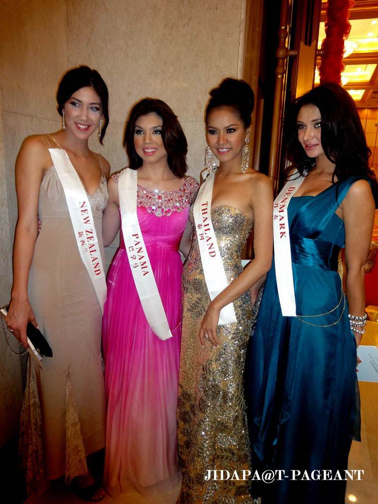 ดิฉันชื่อ " หนูสิ...สิริรัตน เรืองศรี " จะเป็น MISS WORLD คนแรกของประเทศไทยให้ได้ค่ะ