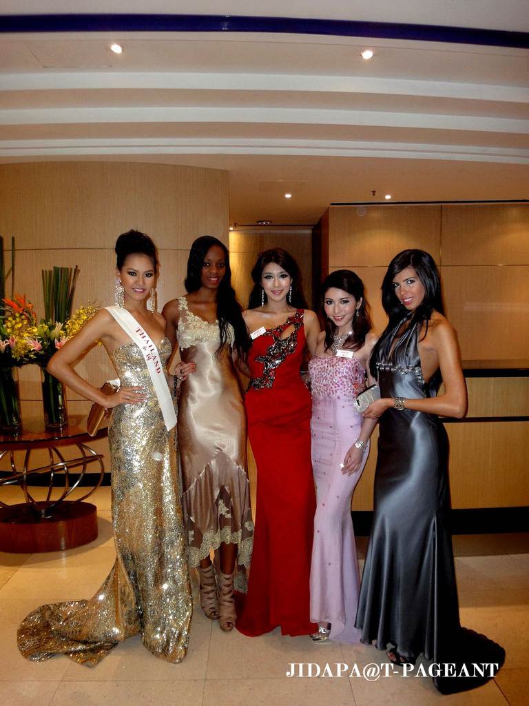 ดิฉันชื่อ " หนูสิ...สิริรัตน เรืองศรี " จะเป็น MISS WORLD คนแรกของประเทศไทยให้ได้ค่ะ