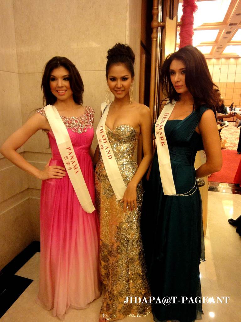 ดิฉันชื่อ " หนูสิ...สิริรัตน เรืองศรี " จะเป็น MISS WORLD คนแรกของประเทศไทยให้ได้ค่ะ