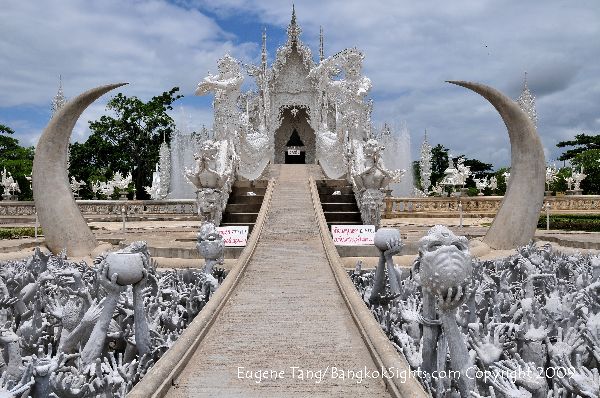 2 - Wat Rong Khun in Chiang Rai