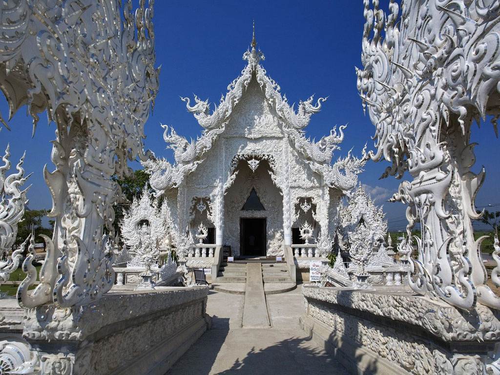 2 - Wat Rong Khun in Chiang Rai