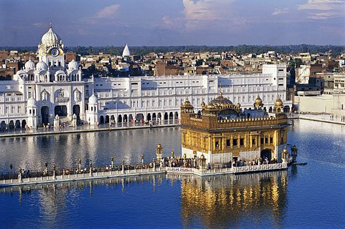 8 - The Harmandir Sahib : the Golden Temple in Pun