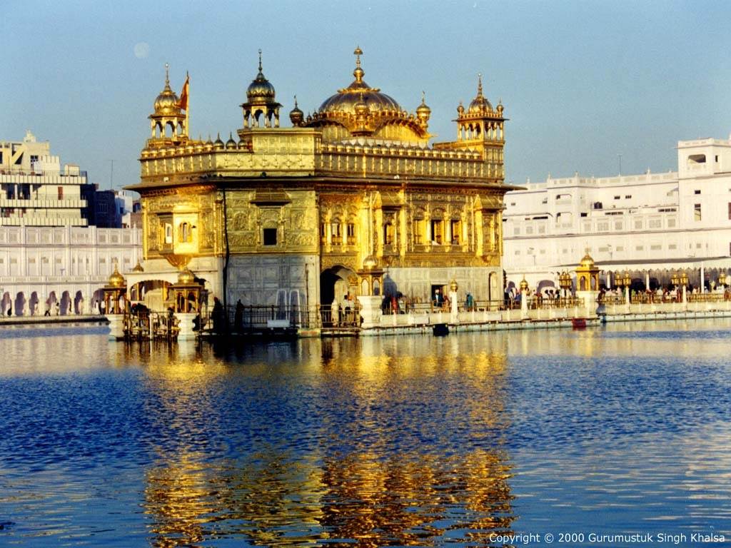 8 - The Harmandir Sahib : the Golden Temple in Pun