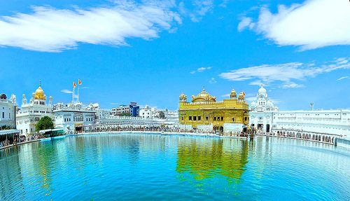 8 - The Harmandir Sahib : the Golden Temple in Pun