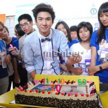 'เซน' ควงแฟนคลับทำบุญฉลองวันเกิดปีที่ 20