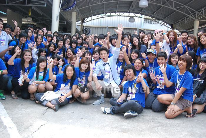 'เซน' ควงแฟนคลับทำบุญฉลองวันเกิดปีที่ 20