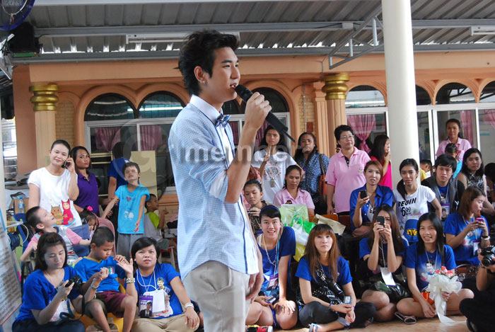 'เซน' ควงแฟนคลับทำบุญฉลองวันเกิดปีที่ 20