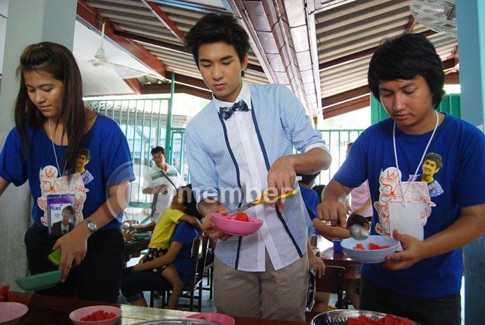 'เซน' ควงแฟนคลับทำบุญฉลองวันเกิดปีที่ 20