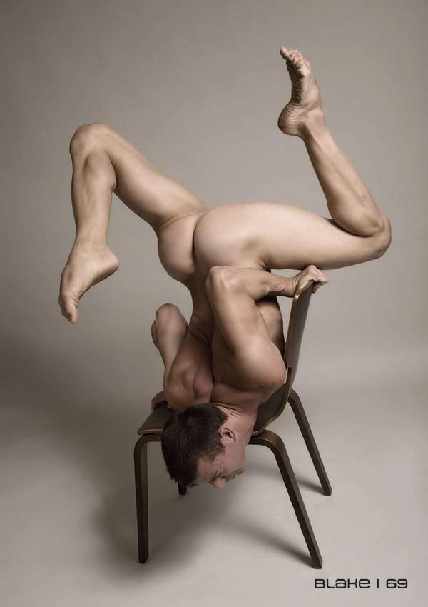Stéphane Haffner in nude acrobatics