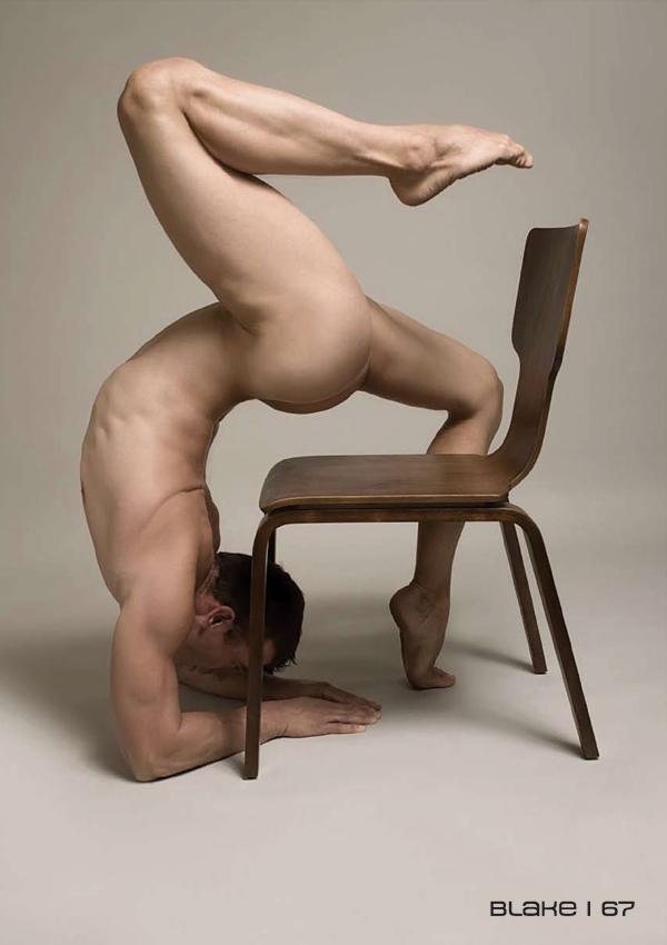 Stéphane Haffner in nude acrobatics
