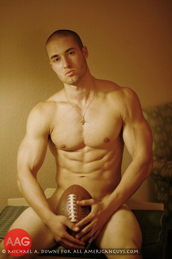 Keira Knightley ในร่างผู้ชาย นาม Jon Sotirios