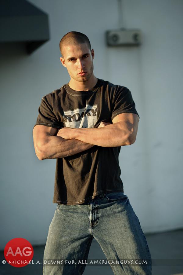 Keira Knightley ในร่างผู้ชาย นาม Jon Sotirios