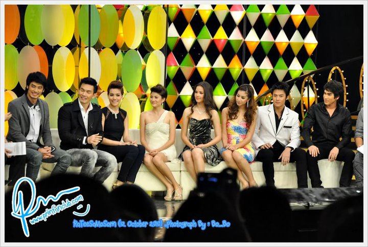 ทีมนักแสดงละคร 4 หัวใจแห่งขุนเขา ในรายการราตรีสโมสร