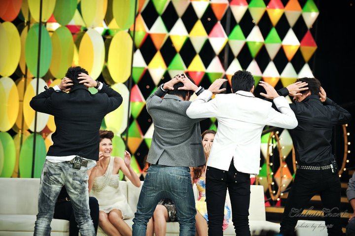 ทีมนักแสดงละคร 4 หัวใจแห่งขุนเขา ในรายการราตรีสโมสร