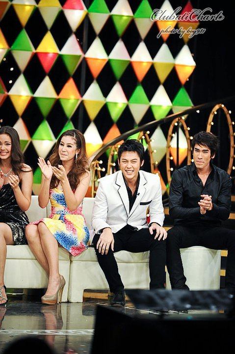 ทีมนักแสดงละคร 4 หัวใจแห่งขุนเขา ในรายการราตรีสโมสร