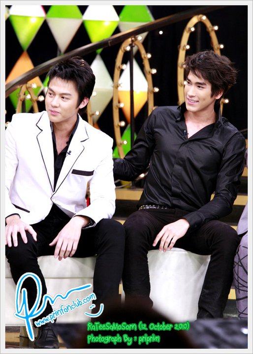 ทีมนักแสดงละคร 4 หัวใจแห่งขุนเขา ในรายการราตรีสโมสร