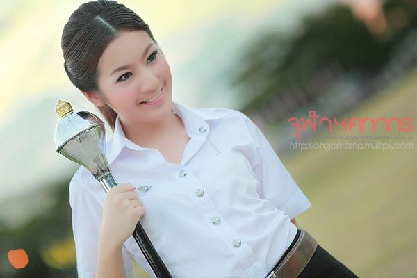 {• PIX •} ผึ้ง หทัยวรรณ : สาวสวยจากทันตะจุฬาฯ ผู้หญิงคนนี้เพอร์เฟคมาก : )