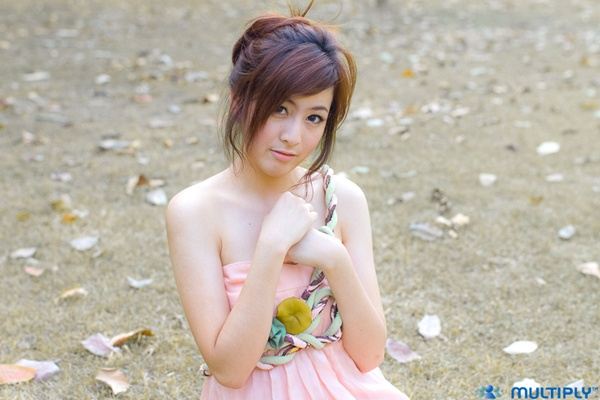 {• PIX •} ผึ้ง หทัยวรรณ : สาวสวยจากทันตะจุฬาฯ ผู้หญิงคนนี้เพอร์เฟคมาก : )