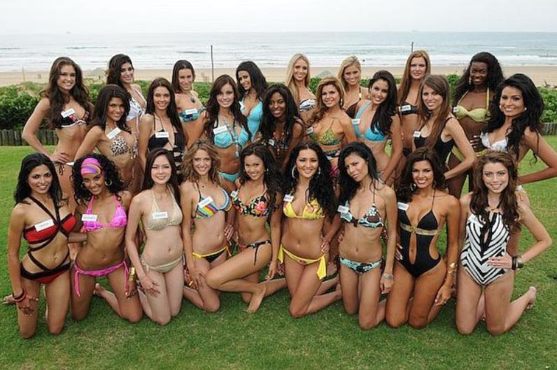 Thailand คนที่ 3 จากซ้ายมือแถวล่าง