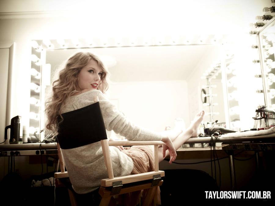 Taylor Swift Parade Magazine Cover & Editorial October 2010