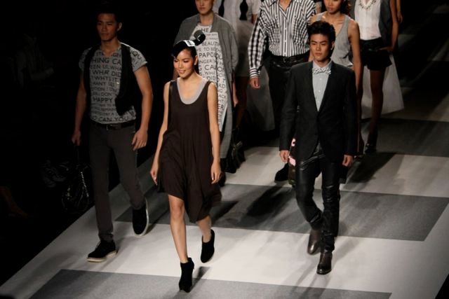 [KPN] โรส-บี้-เพชร เดินแบบในงานelle fashion week2010
