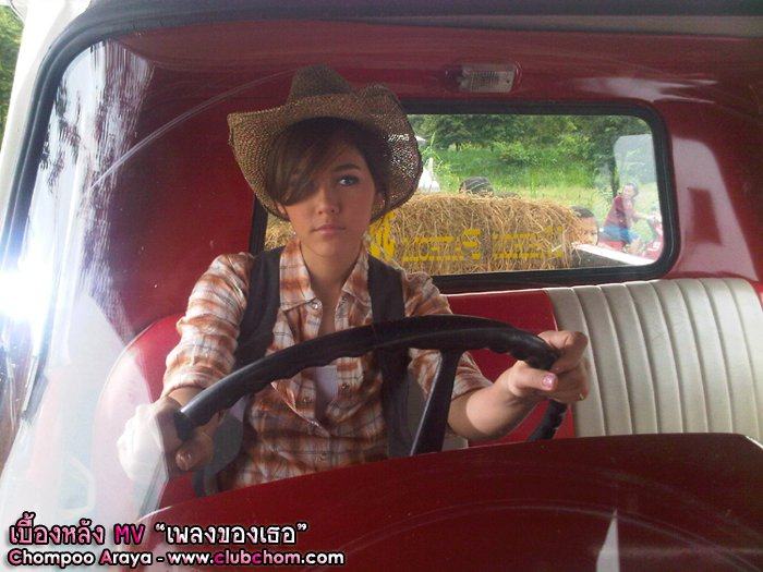 MV เพลงของเธอ ซิงเกิ้ลใหม่ของ ปาน ธนพร กับนางเอก MV คนล่าสุด ชมพู่ อารยา