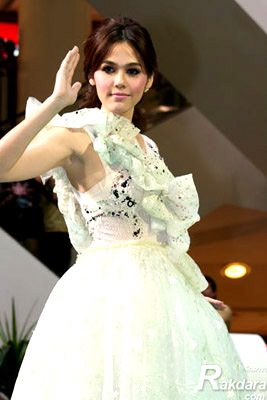 ชมพู่ ผู้หญิงที่สวยและเพอร์เฟคมาก