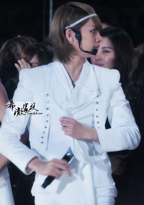 นักร้องเกาหลีที่ทำนมหลุดกลางงานคอนเสิร์ต