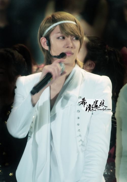 นักร้องเกาหลีที่ทำนมหลุดกลางงานคอนเสิร์ต