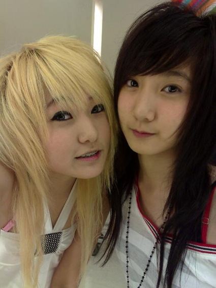 กู๊ดดี้ (ขวา)