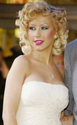 Christina นักร้องสาวที่มีหลายหน้าไม่ซ้ำกัน