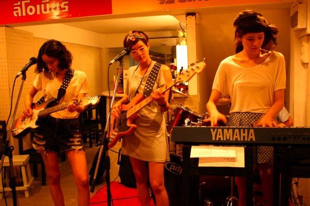 ฝาแฝดเพชร + พลอย เริ่ดๆๆ เชิดๆ เท่ๆ เก๋ๆ