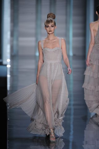 อั้ม พัชราภา เจ้าแม่แฟชั่นเมืองไทยตัวจริงกับชุดเวอร์ซาเช่