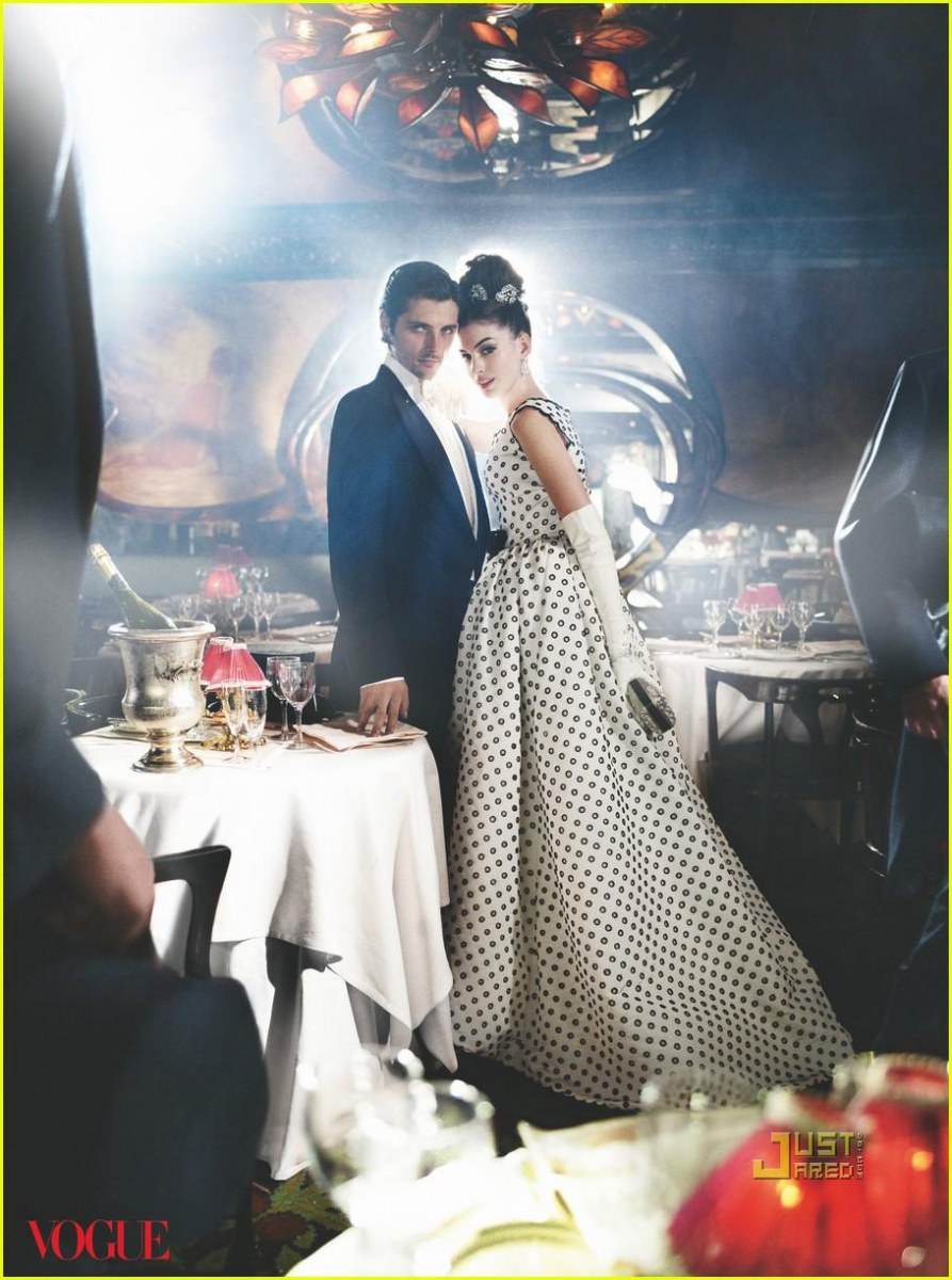 Anne Hathaway Vogue November 2010 / For Fall Romance