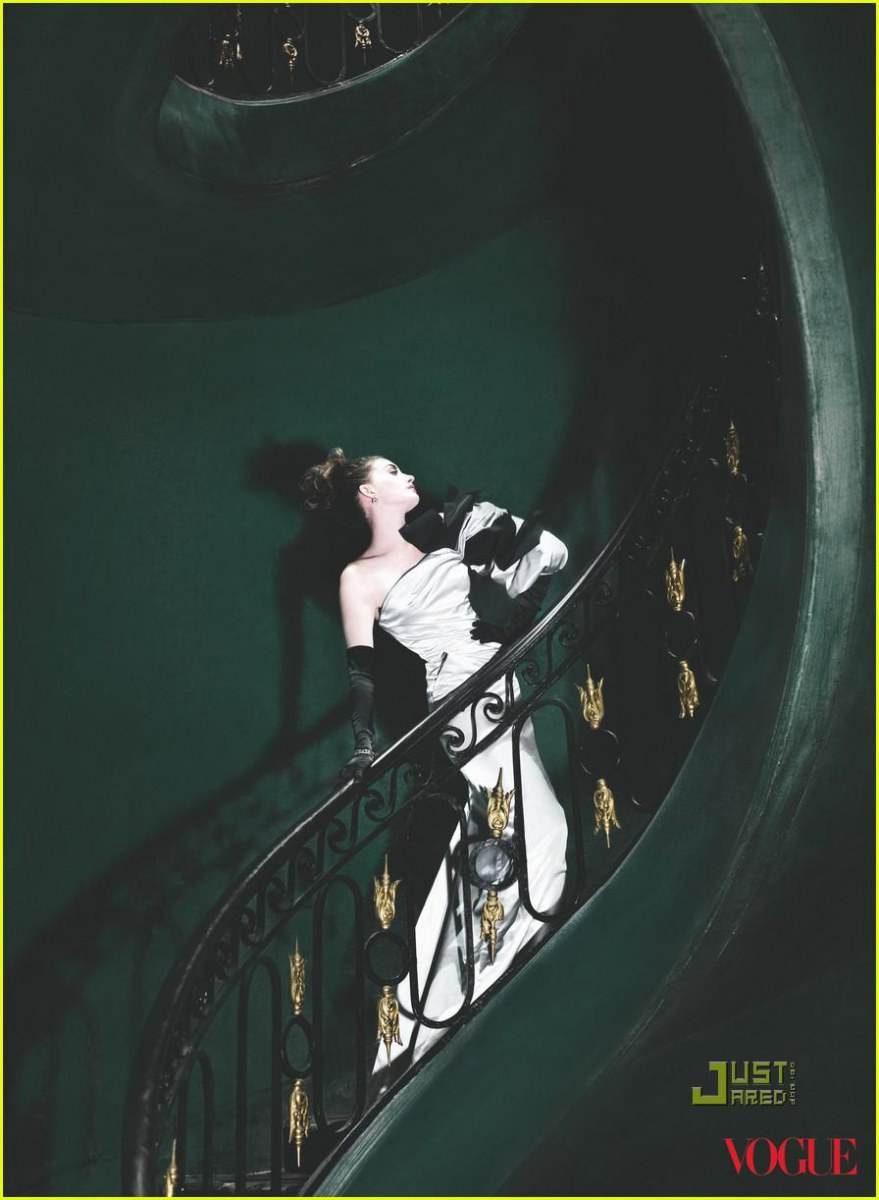 Anne Hathaway Vogue November 2010 / For Fall Romance