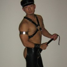 สุภาพบุรุษชุดหนัง