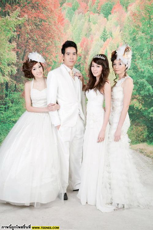 ภาพถ่ายครอบครัวของโฟร์ สกลรัตน์