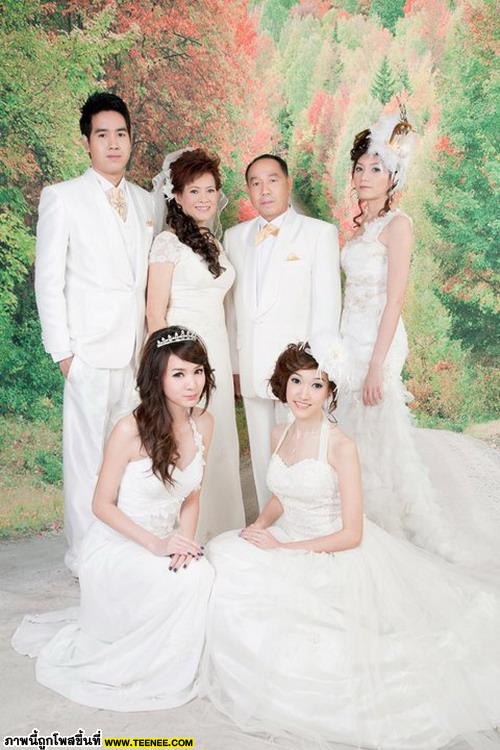 ภาพถ่ายครอบครัวของโฟร์ สกลรัตน์