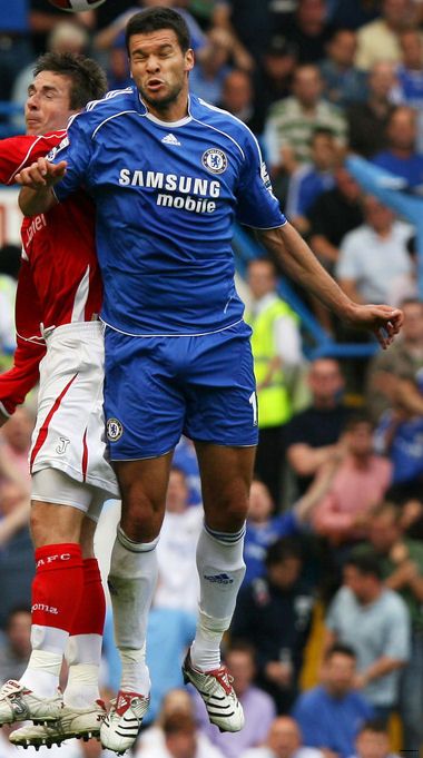 นักฟุตบอล หล่อๆยกทีมมาโชว์ตุง