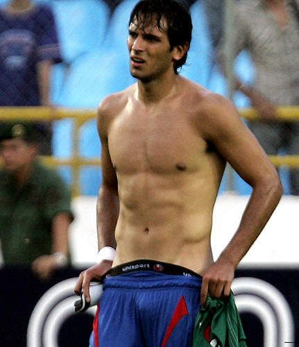 นักฟุตบอล หล่อๆยกทีมมาโชว์ตุง