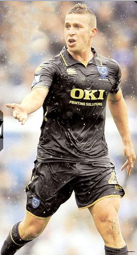 นักฟุตบอล หล่อๆยกทีมมาโชว์ตุง