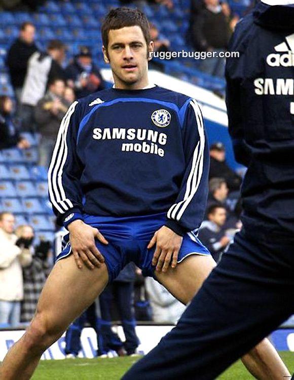 นักฟุตบอล หล่อๆยกทีมมาโชว์ตุง