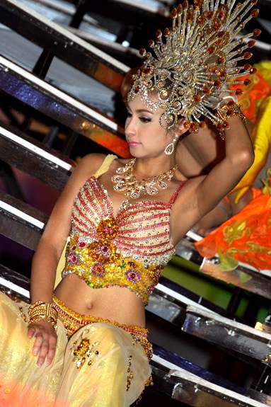 การประกวด Miss Rianbow Queen รอบชุดประจำชาติ