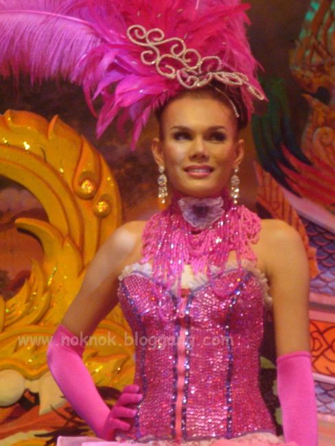 การประกวด Miss Rianbow Queen รอบชุดประจำชาติ