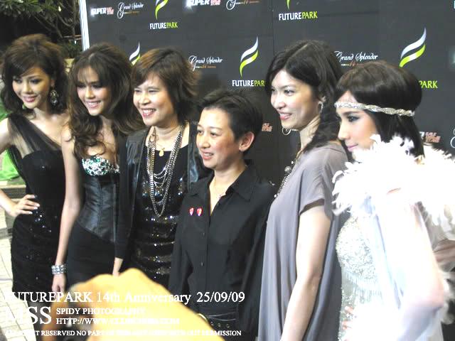 ชมพู่ และ อั้ม กับการเป็นโชว์เกิร์ลสาวสุดเซ็กซี่